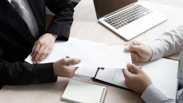 landlord handing over deductions list to tenant